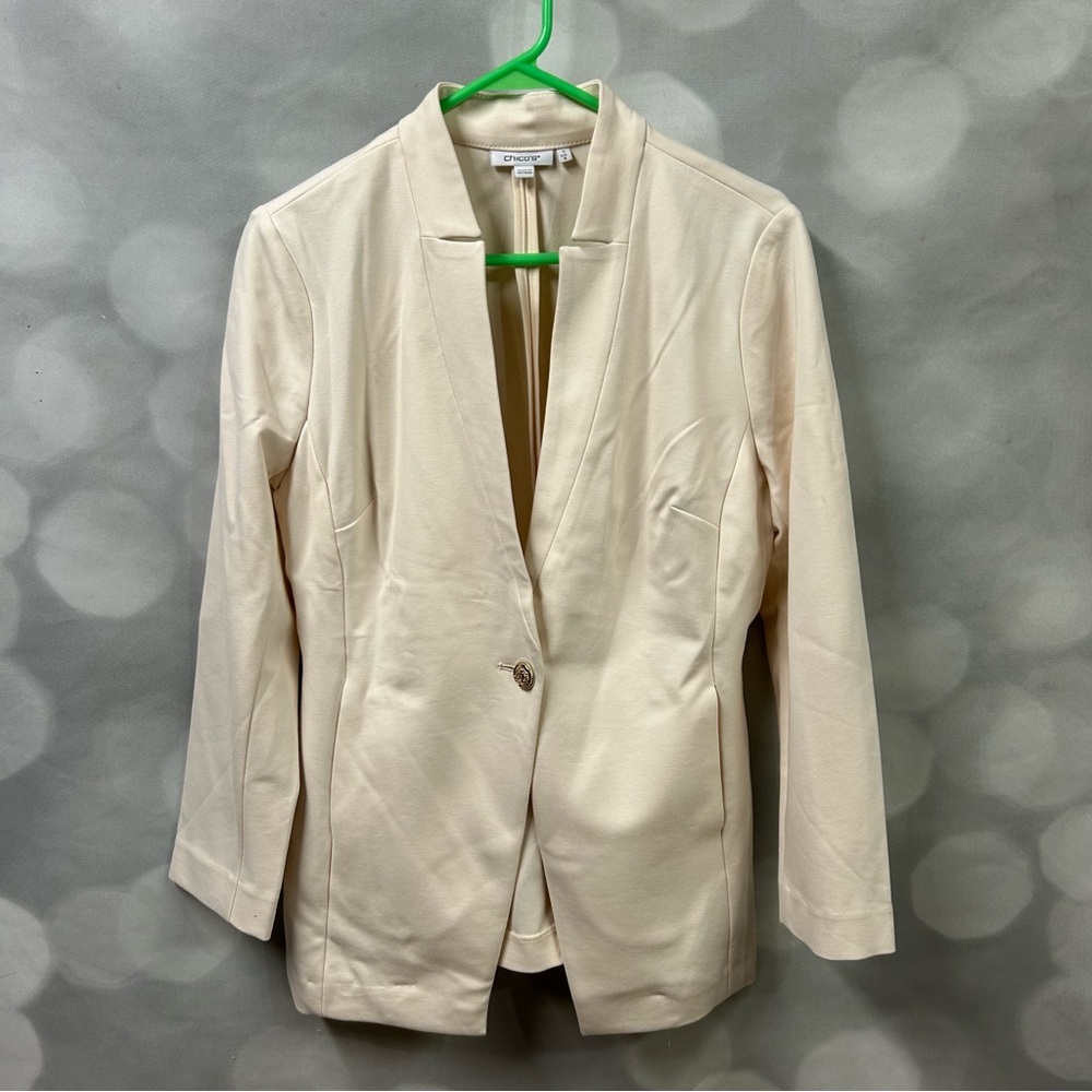 Chico’s size 1 or Medium sized 8 NWOT cream colored blazer‎